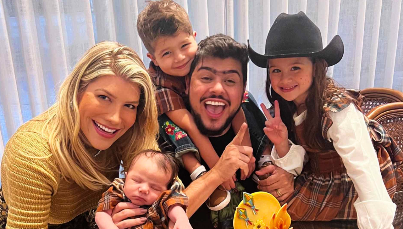 Cristiano faz alerta aos pais ao encontrar ilustrações nos brinquedos