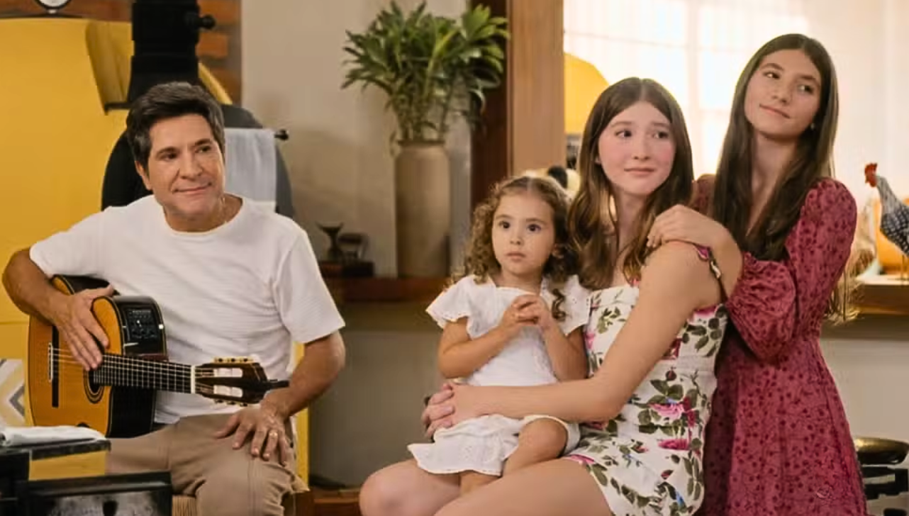 Daniel celebra o Dia dos Pais cantando com filha mais