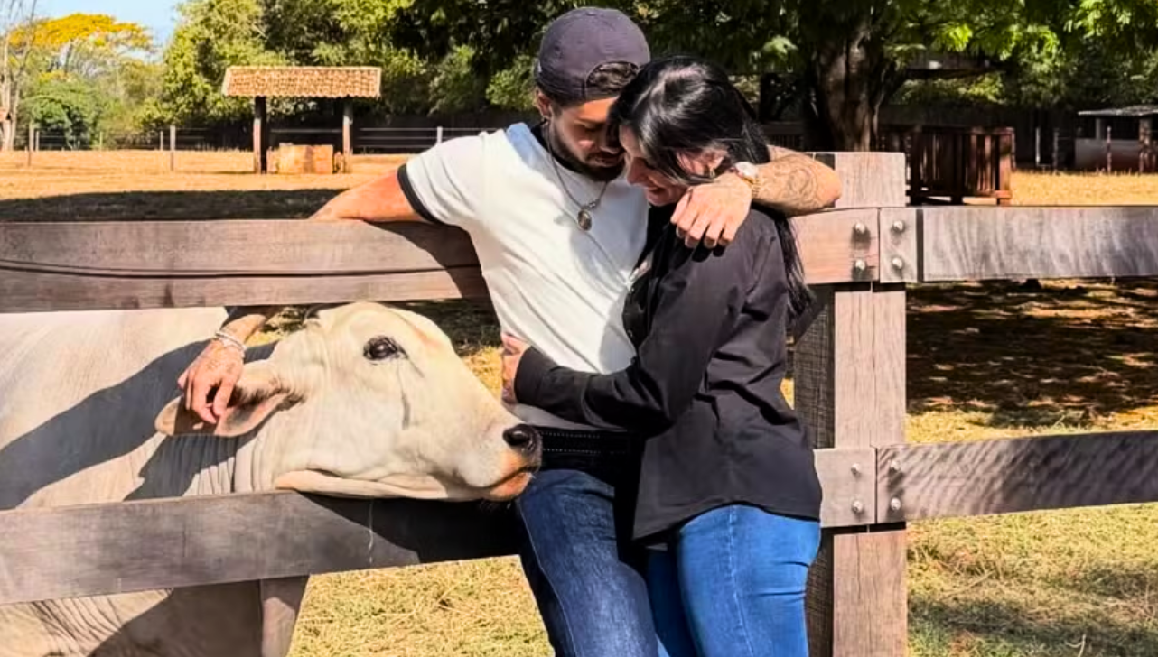 ASSUMIDOS! Ana Castela e Zé Felipe postam foto juntinhos com
